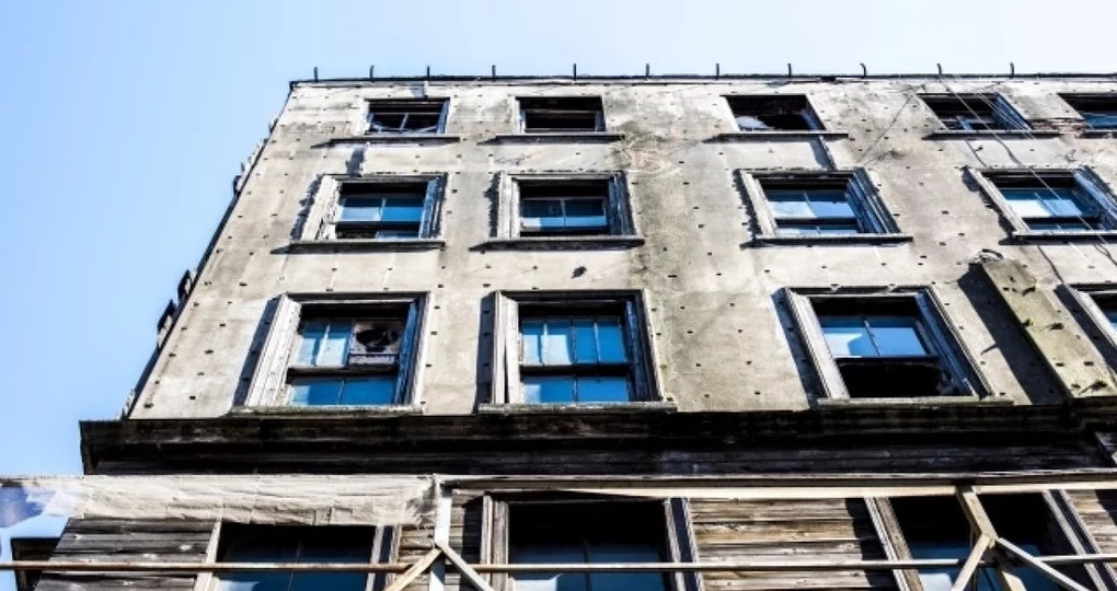 В НСО начали расследовать дело об аварийном доме
