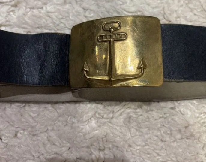 В Костроме продают «энцыклопедию»: читать не получится, зато почувствовать — вполне