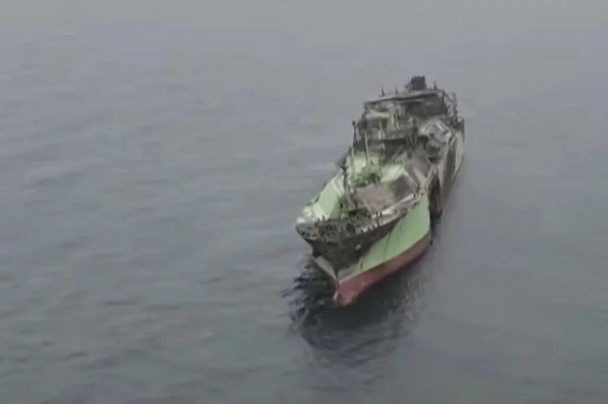    Экипаж атакованного российского газовоза 15 часов дрейфовал на шлюпке