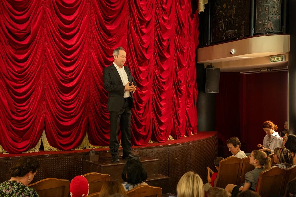 Еще минутка и начнется представление. Фото: Александр Плонский / «Питомцы».