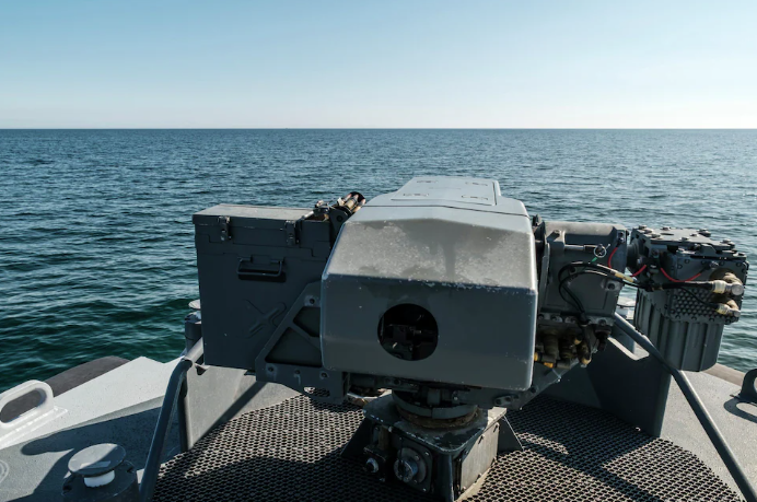 Пулемёт Браунинга, установленный на патрульном катере ВМС Украины в Черном море © Eduardo Soteras for The Telegraph