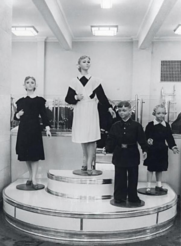 Детский мир, 1960-е. Источник https://pf-torg.ru/upload/iblock/52f/52fa86cd7c1167dca0d9cb4c801187c6.png.