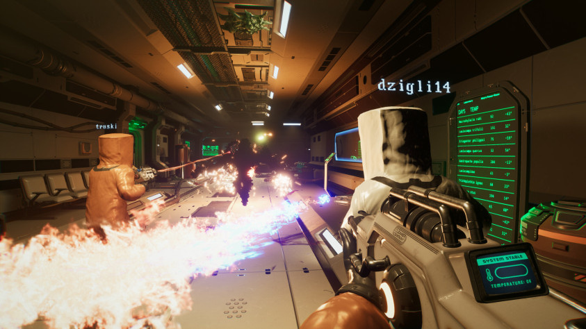 Команде придётся иметь дело с неприглядными пятнами, мусором и инопланетными существами. Уборщики имеют при себе снаряжение на все случаи жизни — от швабры до огнестрела. Собирая ресурсы и выполняя задания, вы сможете раздобыть более качественную экипировку.     📷
