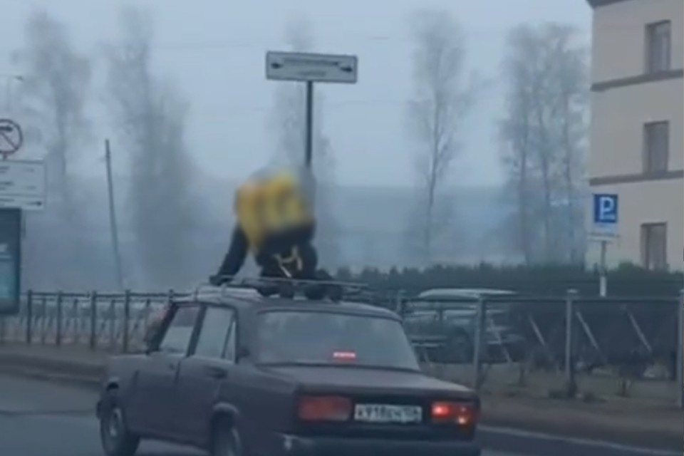    Опасного курьера заметили на Наличной. Фото: vk.com/spb_today