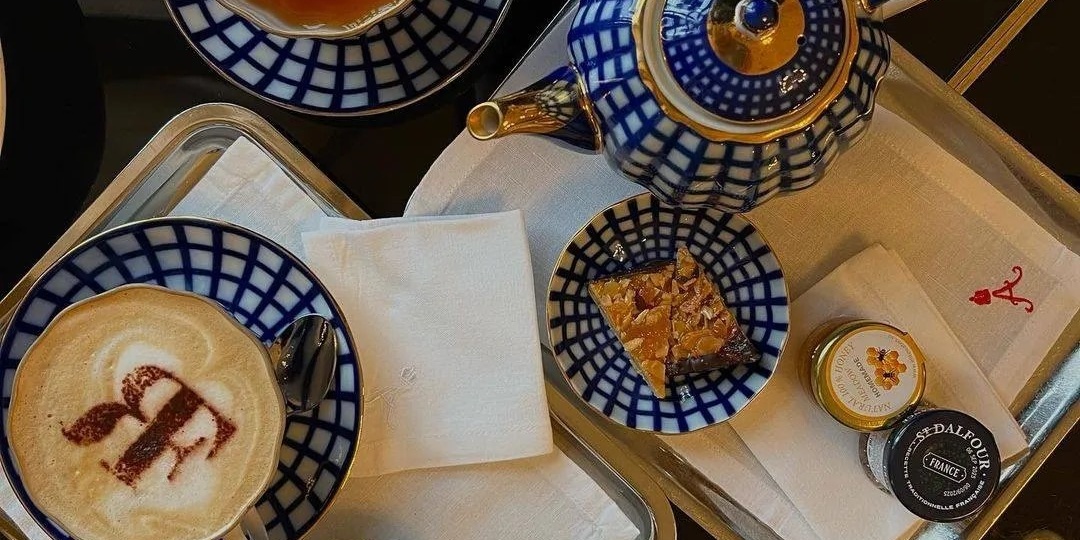 6 отелей Петербурга, в которых проходят традиционные дневные чаепития