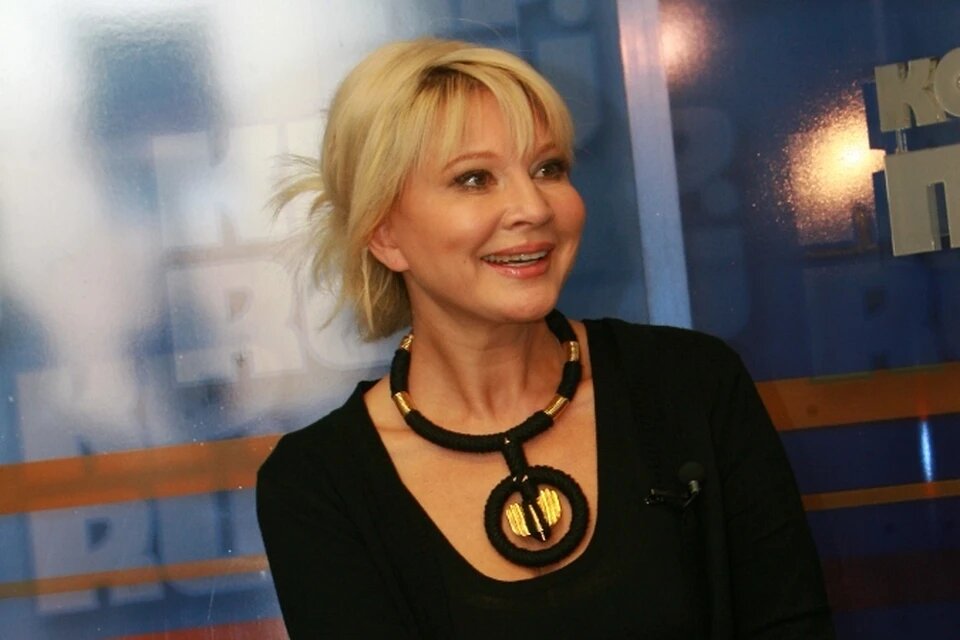 Татьяна Вениаминовна Веденеева — советская и российская актриса театра и кино, телеведущая, журналистка. Заслуженная артистка Российской Федерации (2021).