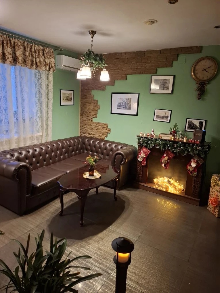 Холл гостиницы.