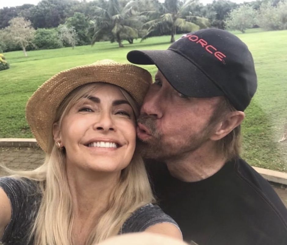    Чак Норрис с женой, соцсети