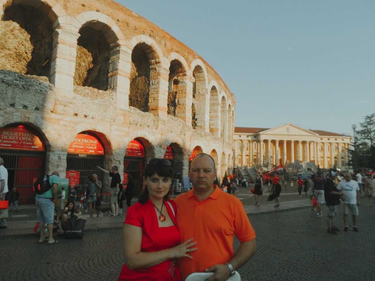 Мы с мужем около Arena di Verona перед концертом Пласидо Доминго