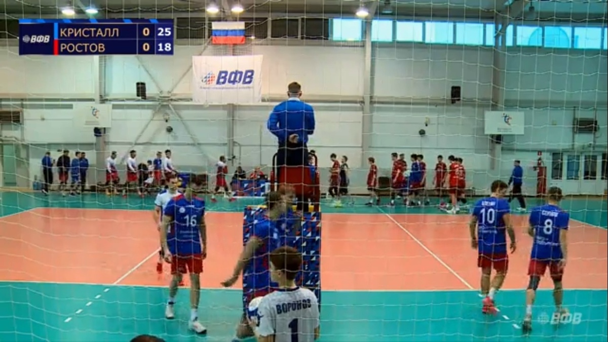 На отчетном поединке присутствовало много молодых любителей волейбола