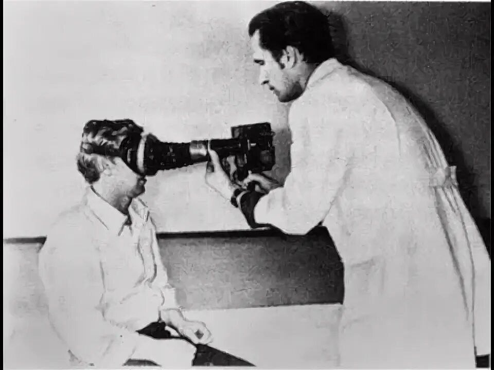 Психиатр Крохалев пытается запечатлеть мысли пациента.