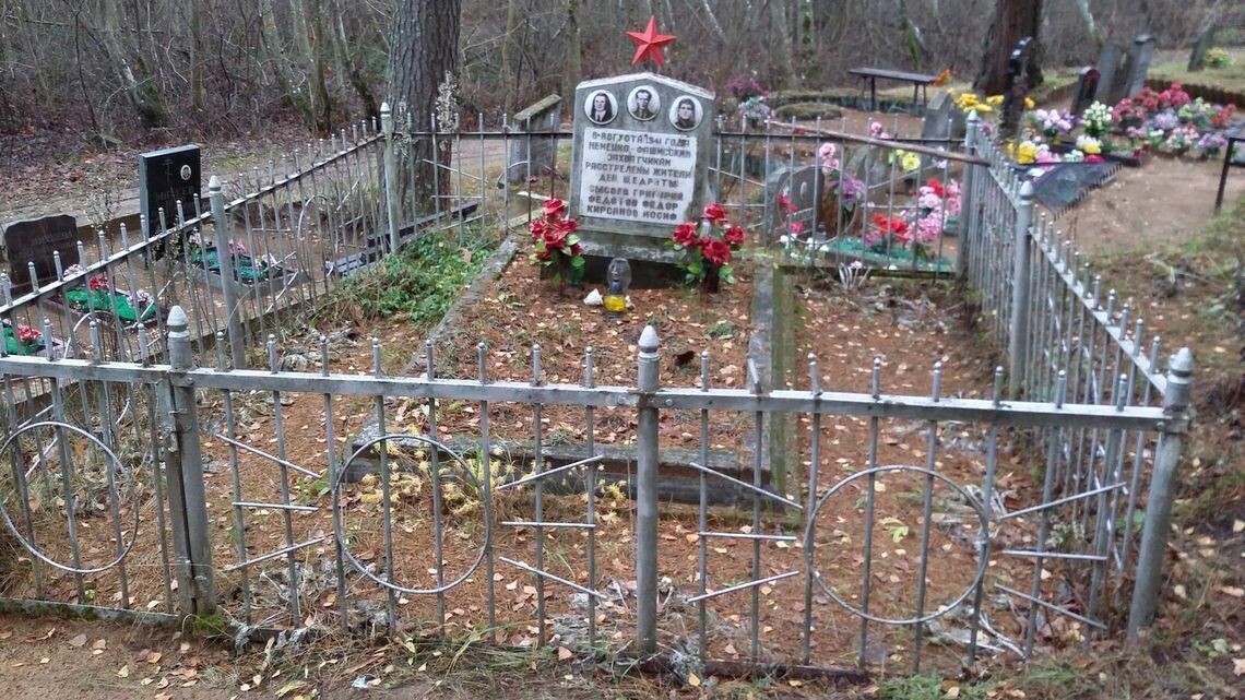 Могила жителей деревни Щедряты, расстрелянных нацистами в 1941 году. Дагда, гражданское кладбище на улице Пляву. Источник: https://cemety.lv