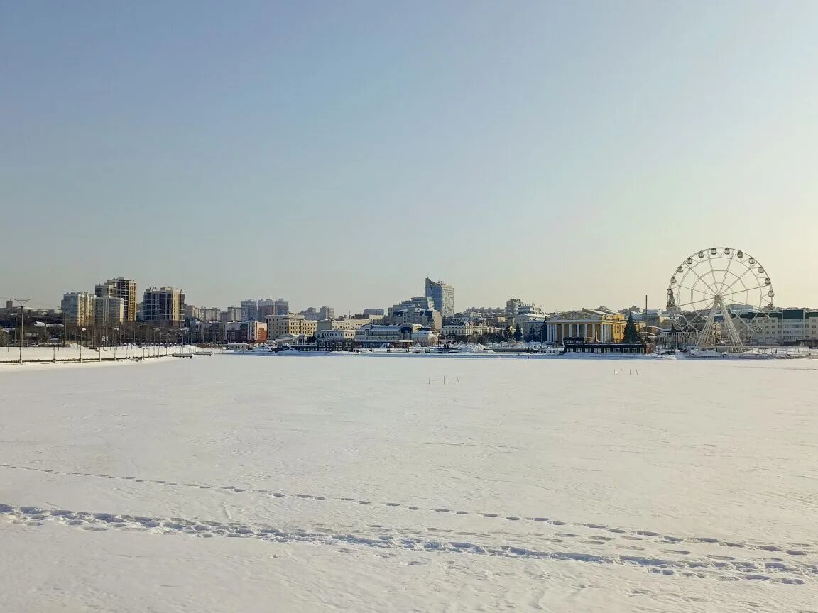 Фото от 12.03, но и сегодня залив и Волга выглядят так же. Не оттаяли ещё.
