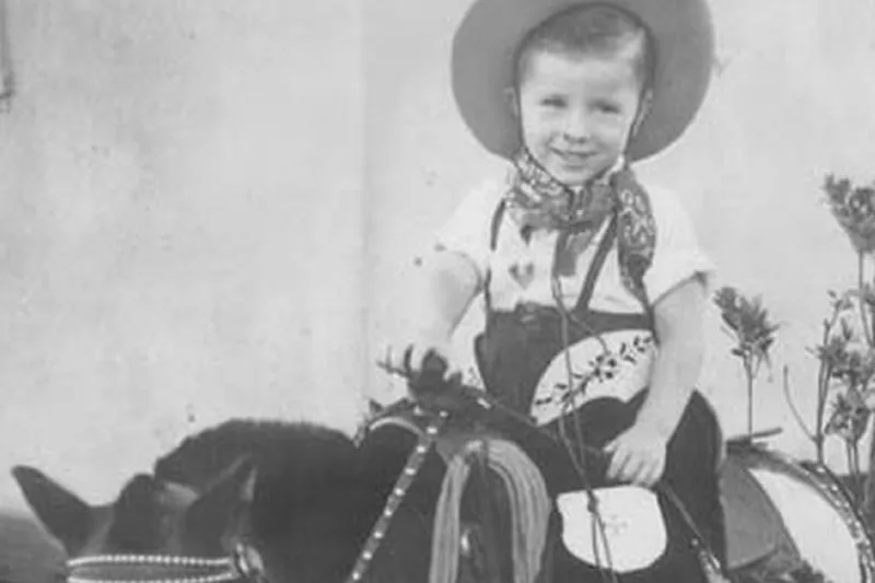 Чак в детстве 