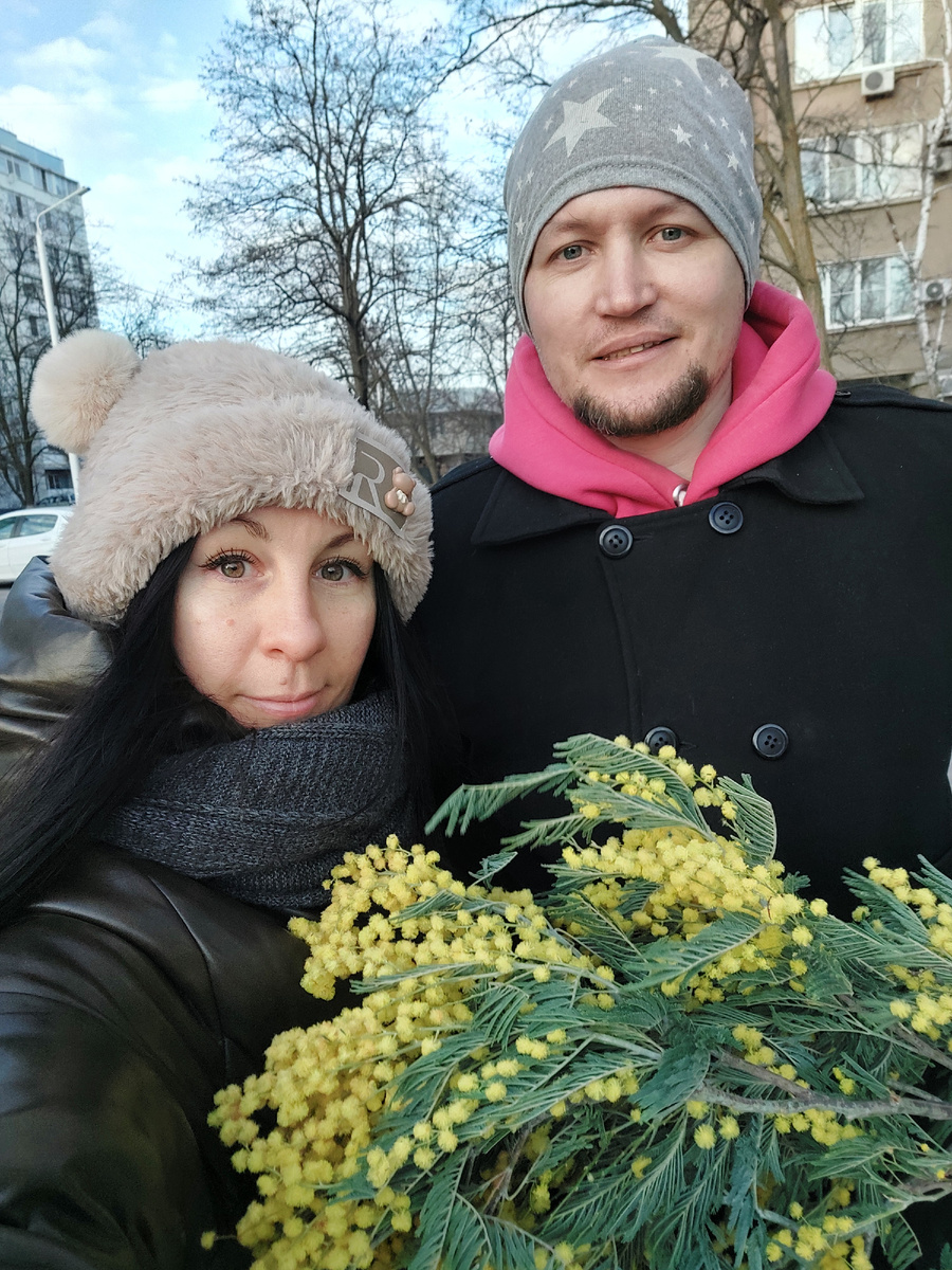 С нежностью, ваша Ольга Блогер. 💫Надеюсь, я смогла подарить вам немного вдохновения и приятных эмоций сегодня. На фото я и мой муж -  летом будет 18 лет как вместе ❤️. 