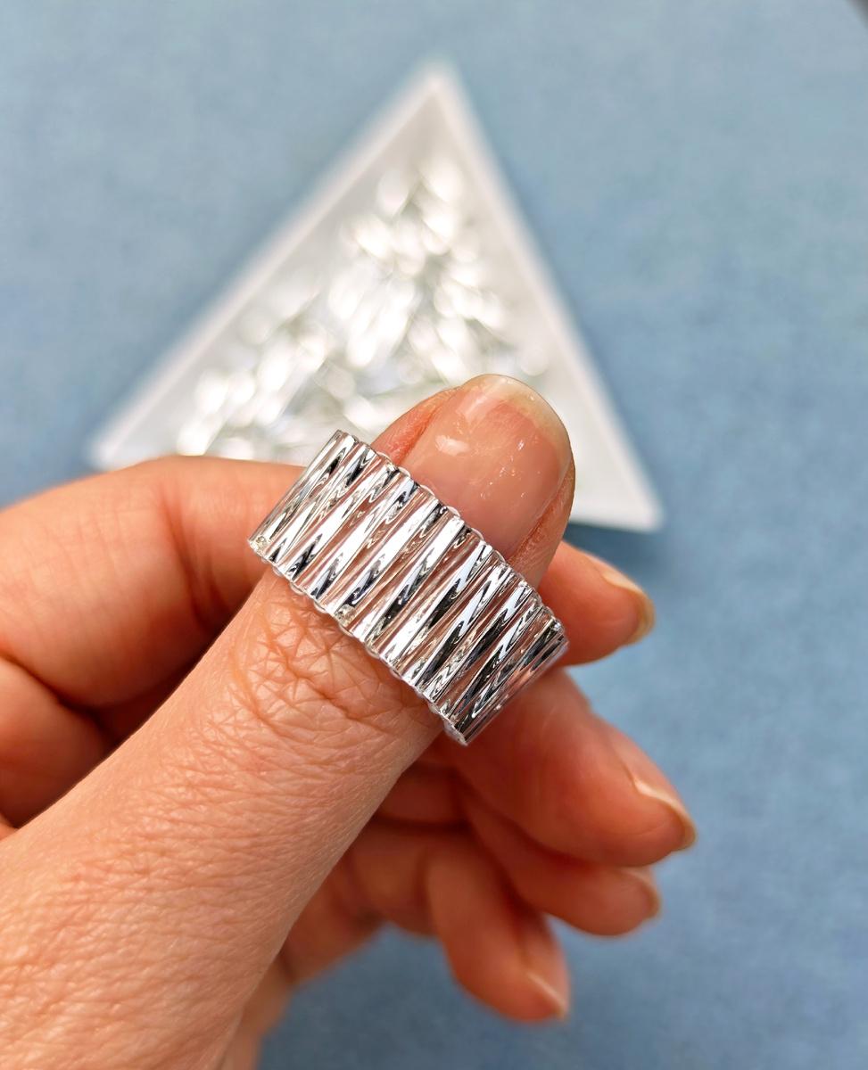 Колечко из Miyuki Twisted Bugle 12мм