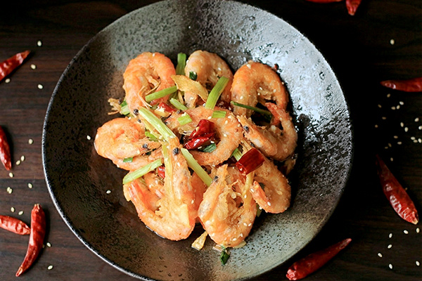 Сычуаньские креветки по методу Гань Бянь: блюдо, в котором главное — не соус, а сухой жар