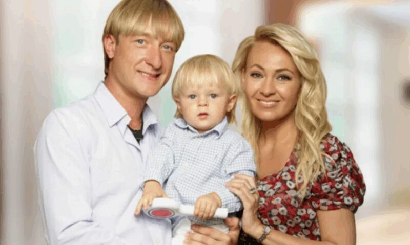    Семейный подряд: Александр с родителями в рекламной кампании.