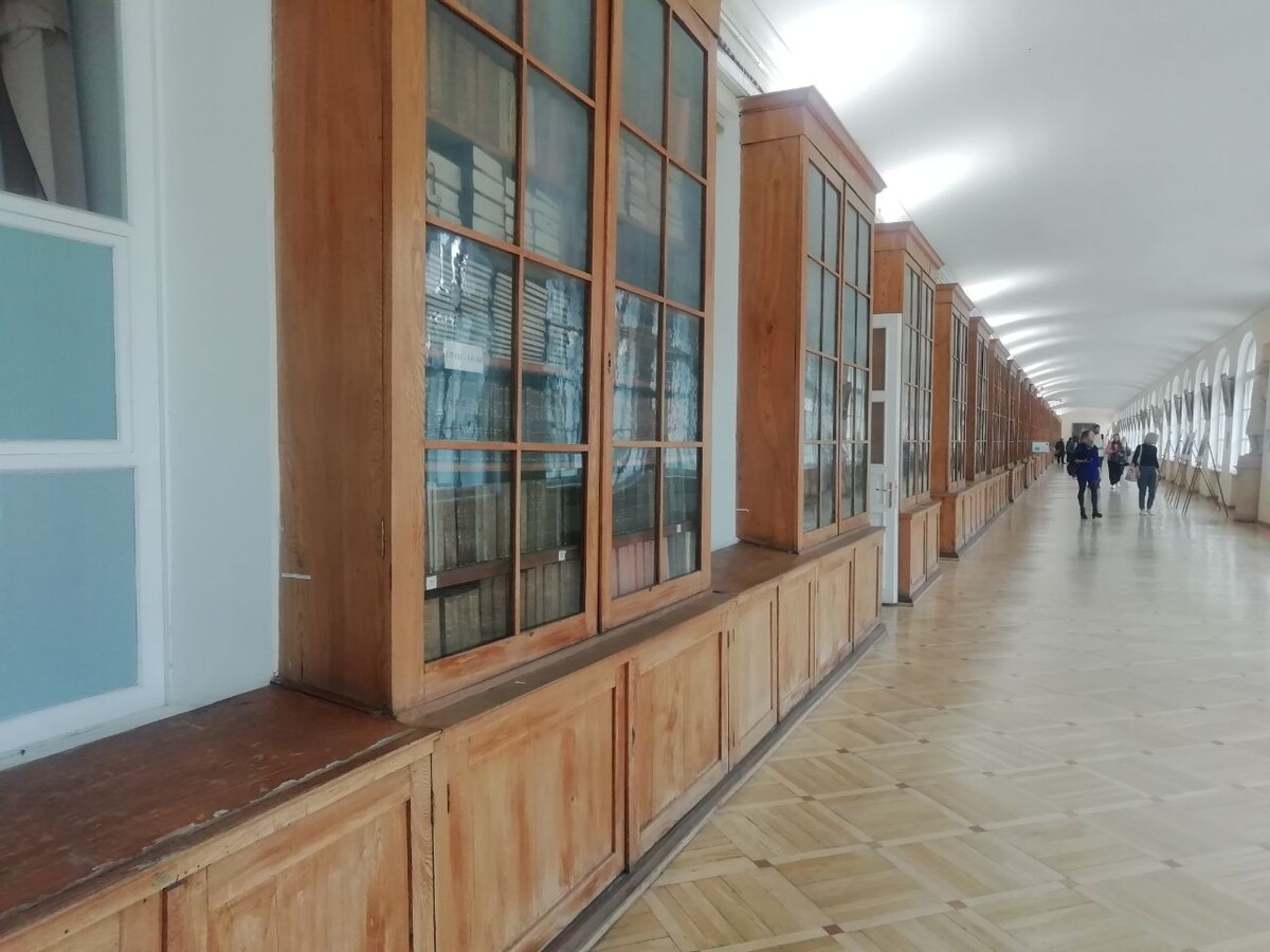    Коридор здания 12 коллегий, Здание Двенадцати коллегий СПБГУ. Архивное фото: Мойка78