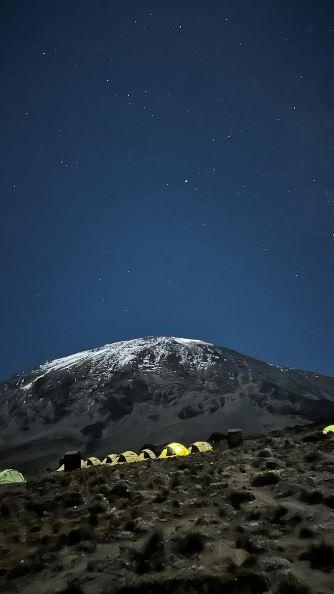 Наш лагерь во время восхождения на Килиманджаро.