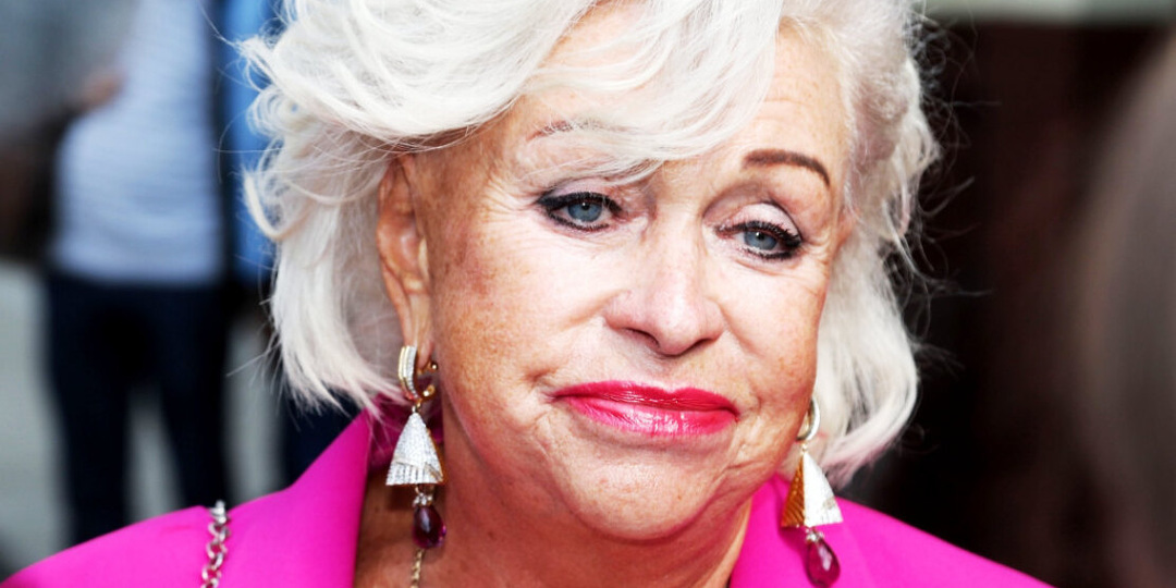 «Веселая вдова» всем наперекор: 77-летняя вдова Караченцова Поргина переехала в Дубай и завела роман с молодым