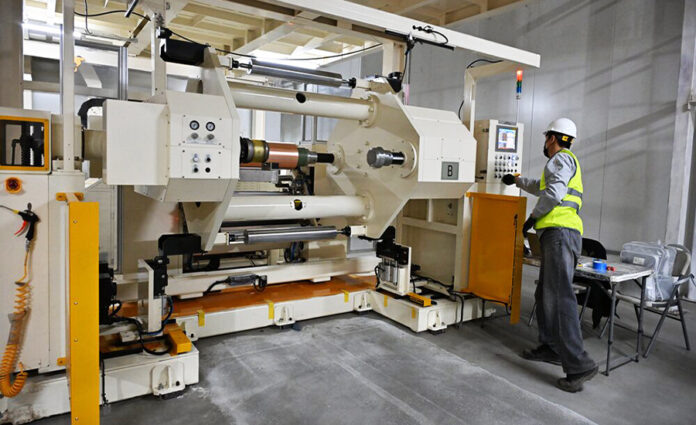    Москва в 2032 году: город, полностью обеспеченный энергией благодаря инновационной «батарейной ставке» 2024 года, символизирующей энергетическую независимость и устойчивое развитие.