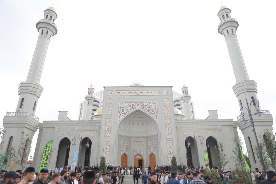 В ЧР торжественно открыли мечеть им. Пророка Исы (Мир Ему) на 5000 человек.
23.08.2024.