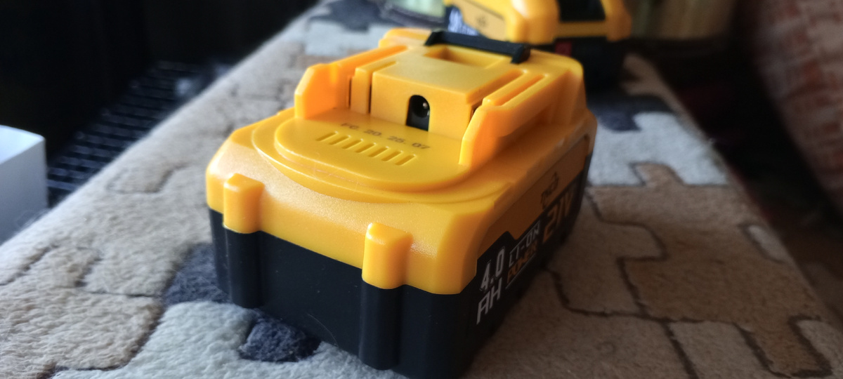 Аккумулятор "Макита "  от гайковёрта.