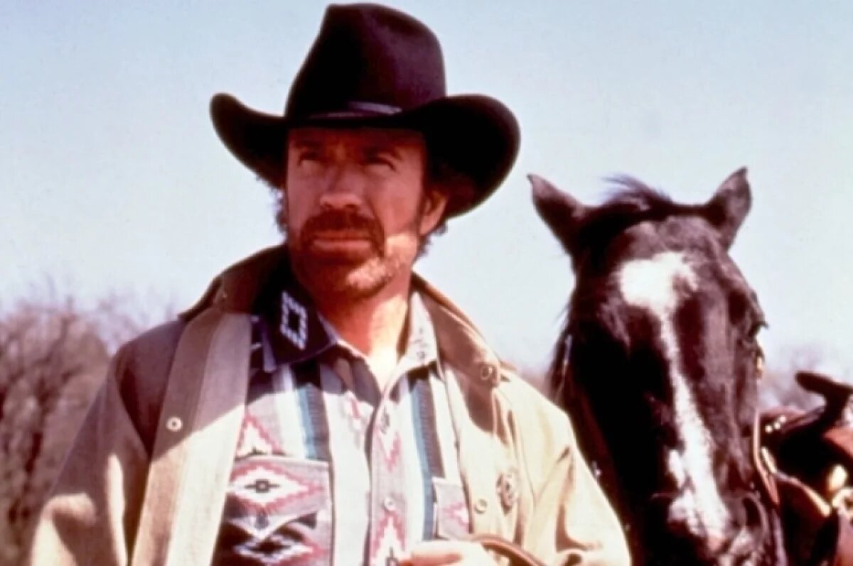    Илюмжинов: Чак Норрис побеждал в калмыцких соревнованиях по бросанию копья