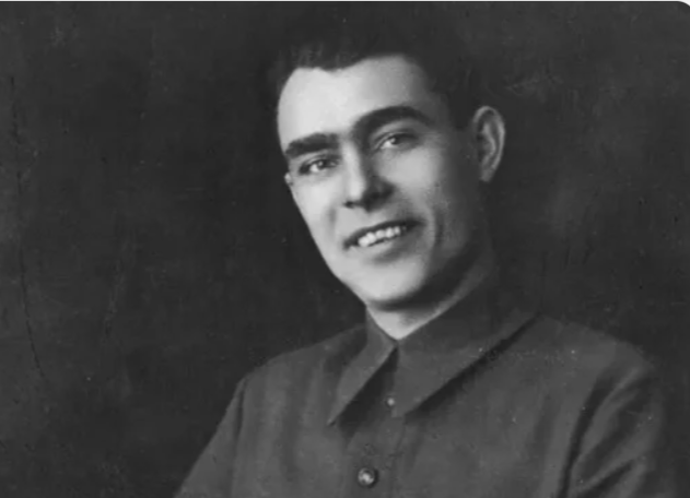 Паспорт Брежнева: что было написано в удостоверении личности генсека