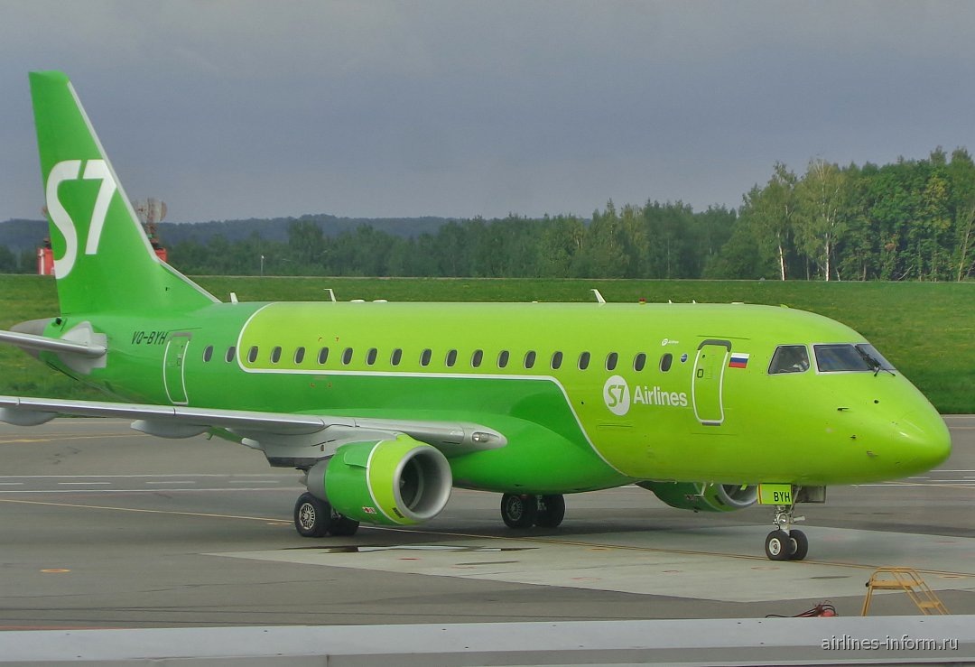    Самолет Embraer 170 VQ-BYH авиакомпании S7 Airlines в аэропорту Калуга Грабцево