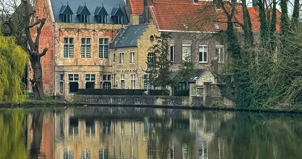 Бельгия : Брюгге — это не просто город, это настоящая жемчужина страны, где время остановилось