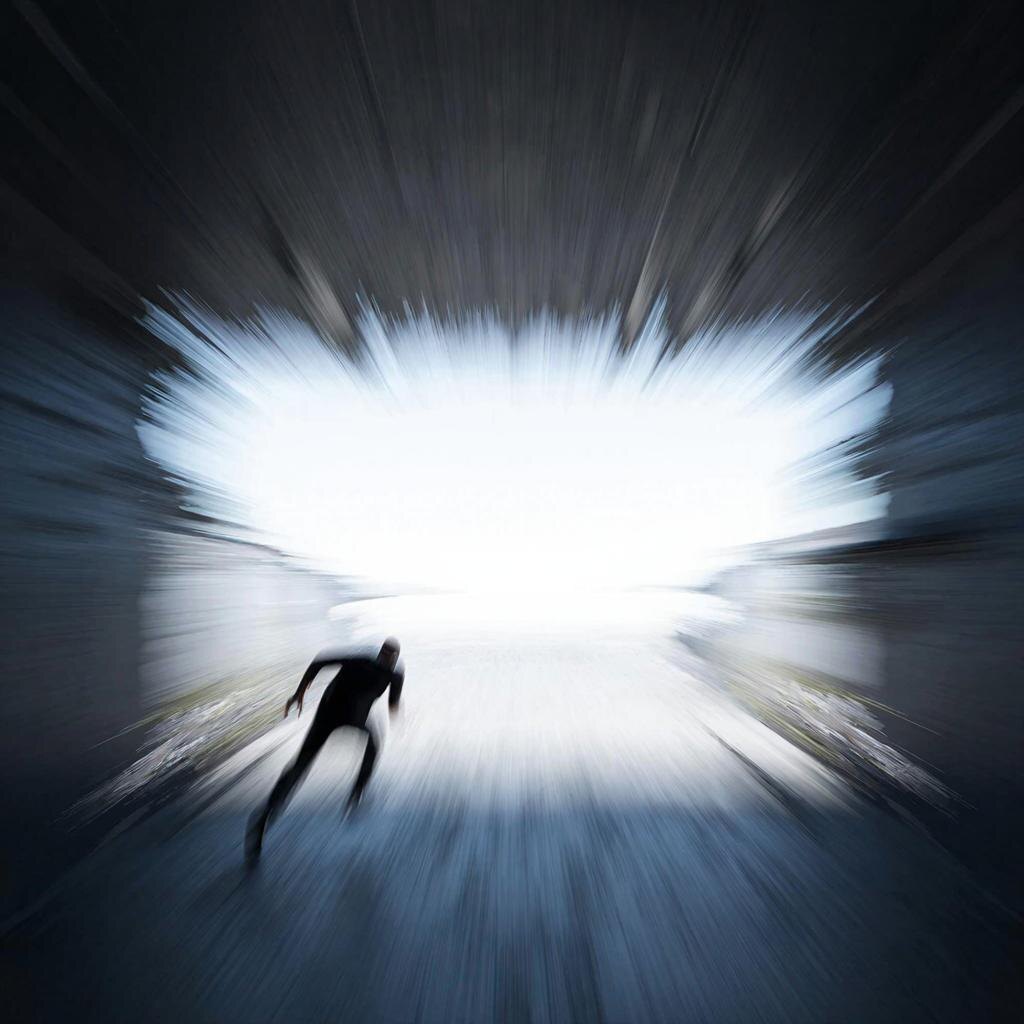 Для Третьей матрицы (БПМ-3) я предлагаю вам сделать динамичное упражнение. Это не медитация в кресле, а телесный манифест. Наша задача — дать легальный выход накопленной «энергии преодоления», чтобы она не превращалась в бытовую агрессию или саморазрушение.