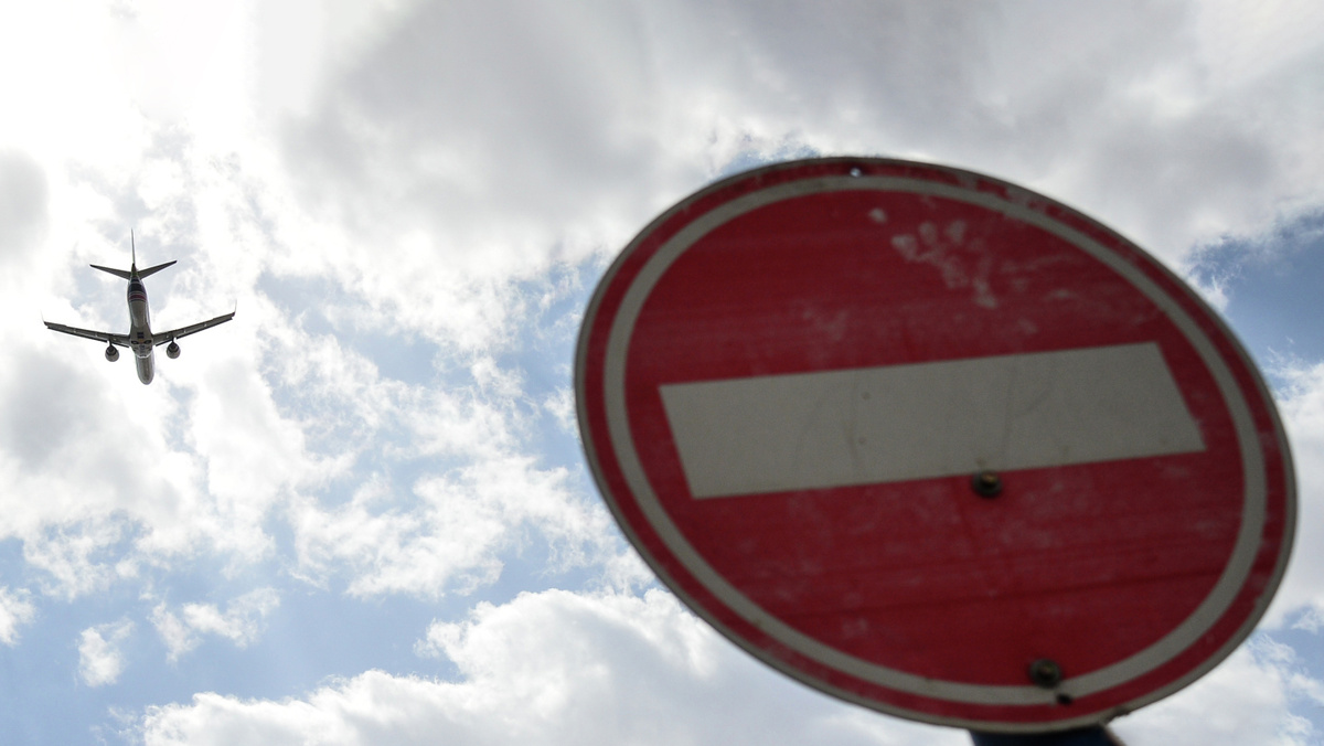    Самолет знак стоп кирпич РИА