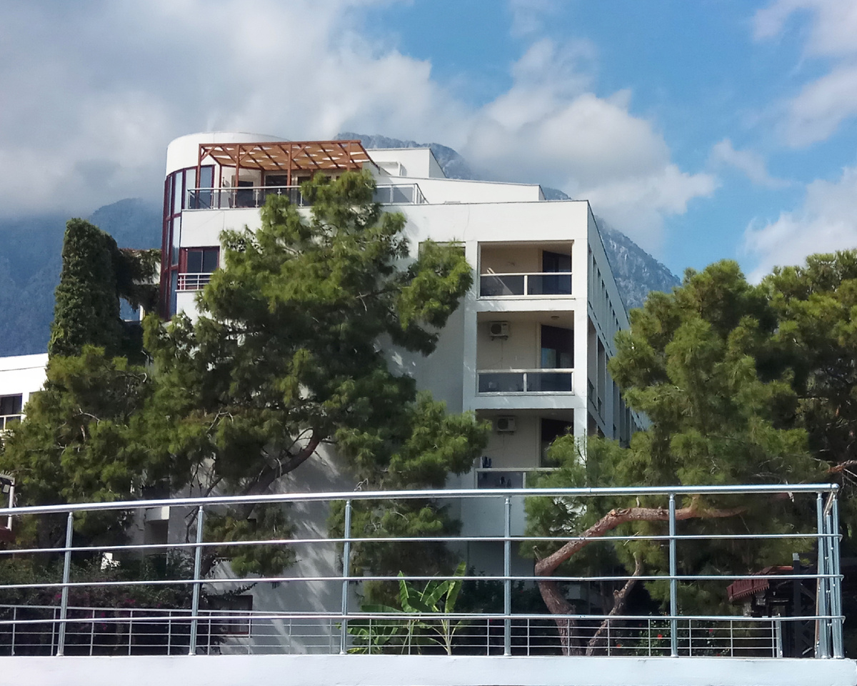 Угловые номера с видом на море (блок А)