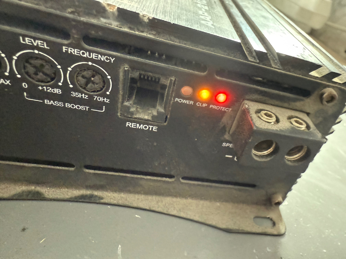 Индикация говорит нам о том,что проблема в ПН( преобразователе напряжения ) 