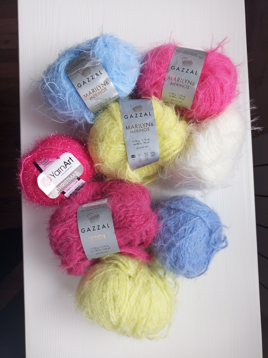 Teddy и Marilyn&Merinos в разных цветах, а также YarnArt Christmas