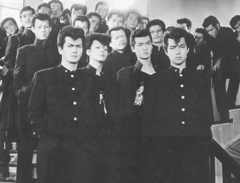 Представляете, так целый класс мог одеваться - и учитель не мог их прогнуть