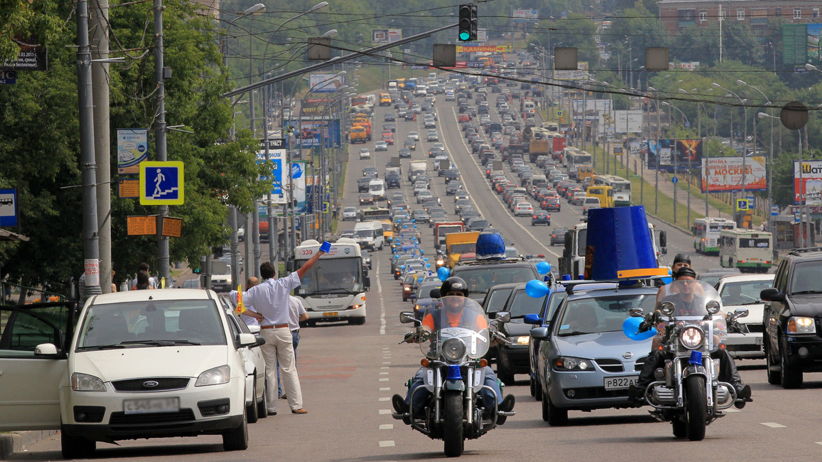    Мотоциклист шоссе дорога лето РИА