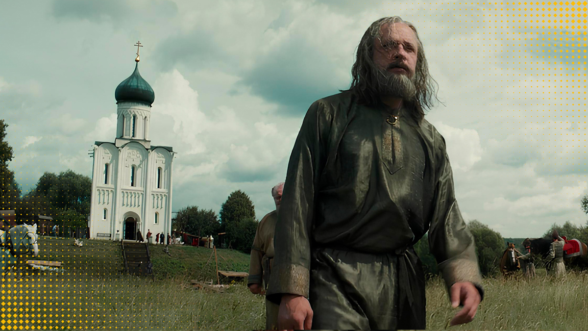 Князь на фоне храма Покрова на Нерли. | Кадр из сериала "Князь Андрей"