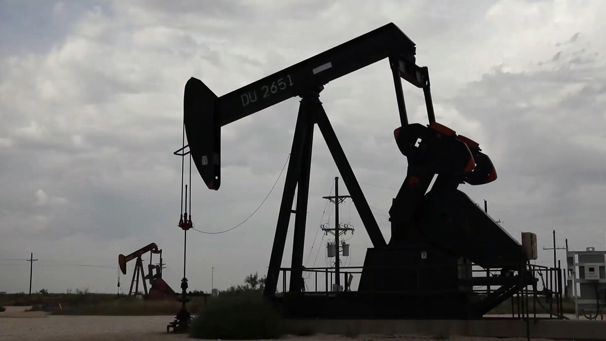    Запрет на экспорт российского топлива ударил по всему миру