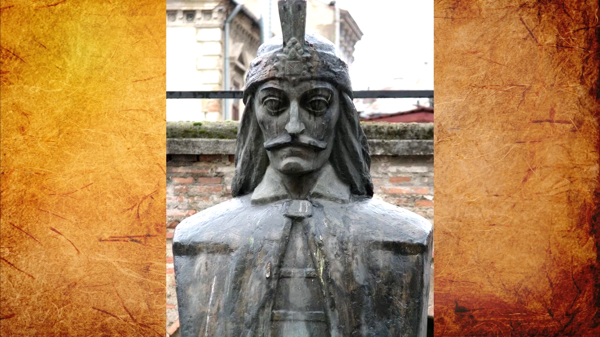 Бюст Влада III Цепеша (Дракулы) в Бухаресте. Этот господарь Валахии стал символом борьбы за независимость и одновременно героем мрачных легенд.