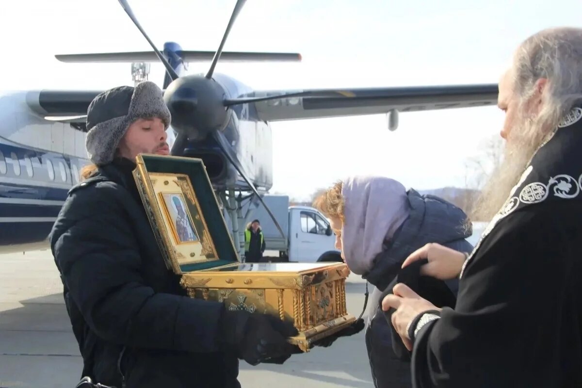    В Хабаровский край прибыл ковчег с мощами Иннокентия Московского