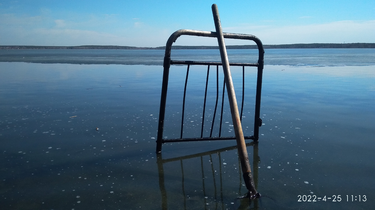 Находка со дна Шарташа - спинка от металлической кровати