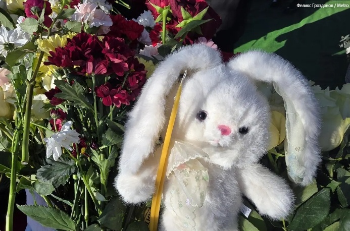 "Просто уснула": в Звенигороде похоронили 13-летнюю Алину, нашедшую вечный покой рядом с друзьями