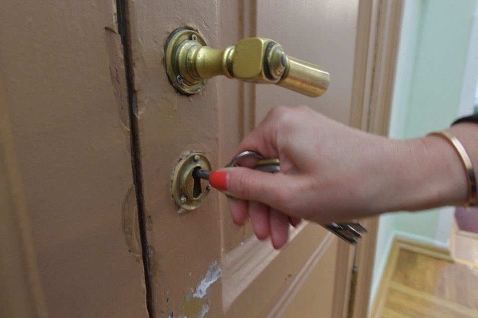    В Якутии переселили восемь семей из аварийного дома, ждавшим жилья 11 лет Владимир ВЕЛЕНГУРИН