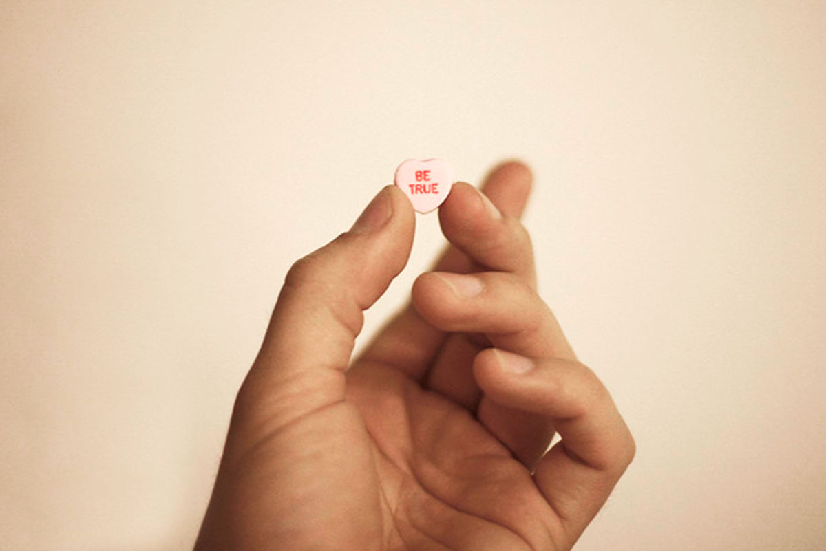 Проблема в устаревшей модели любви, разрушающей отношения. Она основана на мифе, а не на реальности человеческой психики