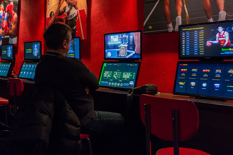    Закон уже прошел два чтения. Вот уже два года с авторами инициативы играют в законодательный пинг-понг, заваливая их вопросами и требуя различных корректировок.   
Фото: «БИЗНЕС Online»