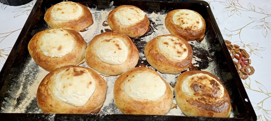 🧁 Ватрушки с творогом — мягкие, воздушные и с нежной начинкой (9 шт
