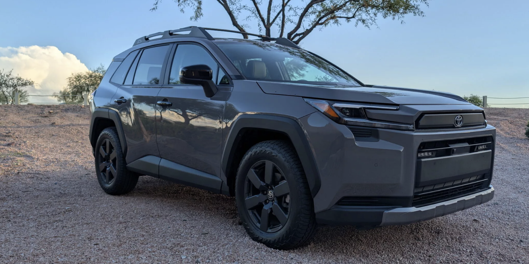 Toyota RAV4 2026: Прощай, чистый бензин! Шестое поколение стало мощнее, злее и больше похоже на внедорожник